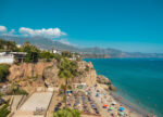 Odkryj perełkę Costa del Sol. Nerja, Balkony Europy, oczaruję Cię swoim niepowtarzalnym klimatem i naturalnym urokiem.
