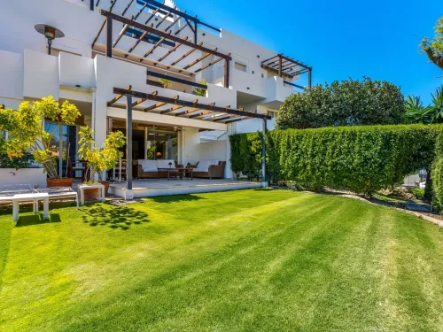 Appartement begane grond for sale in Las Jacarandas, Estepona East